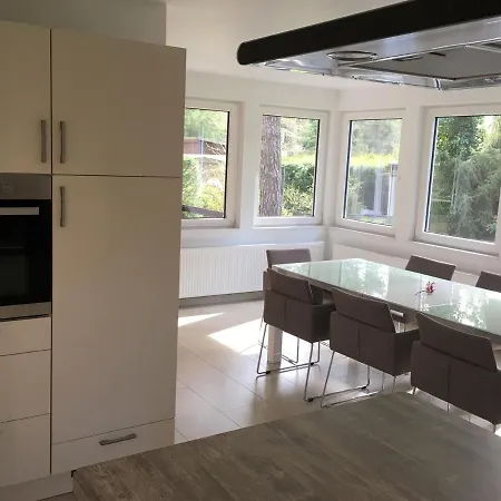 Komplettes Berlin Gaestehaus In Seenaehe 95qm2 Monteurzimmer 別荘 ポツダム